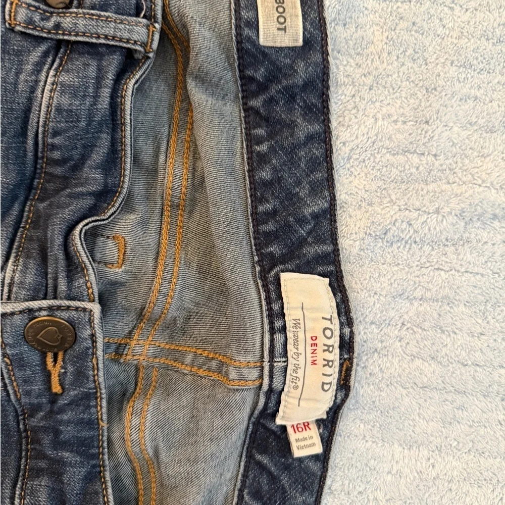 Torrid Curvy Fit Bootcut Jeans Women’s Plus 16R Medium Wash Stretch Denim - Picture 8 of 14